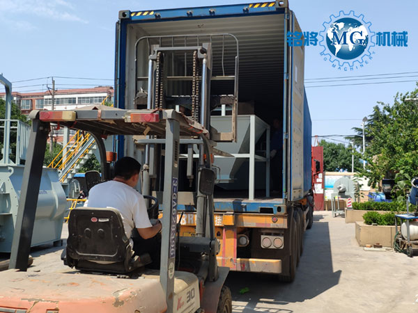 秘魯干粉砂漿生產(chǎn)線裝車現(xiàn)場圖 秘魯干粉砂漿生產(chǎn)線裝車現(xiàn)場圖